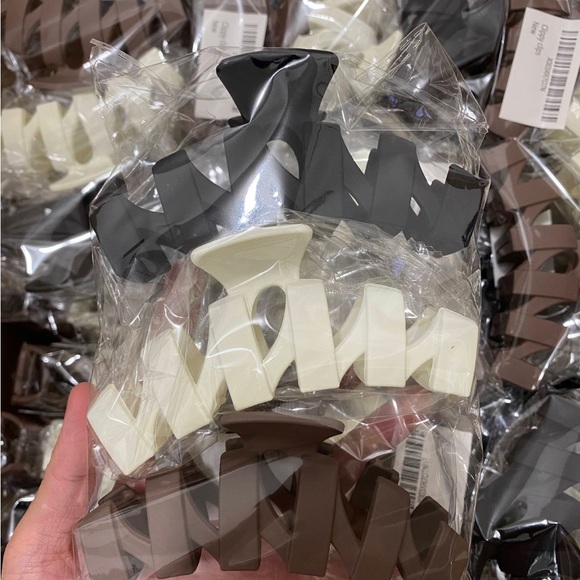 Neutral Hair clips pack of 3, black,white & brown - Picture 2 of 3